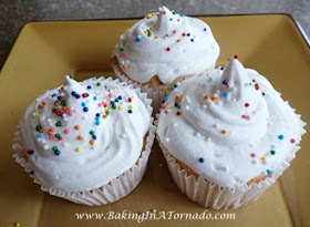 Snow White Cupcakes | www.BakingInATornado.com | #recipe