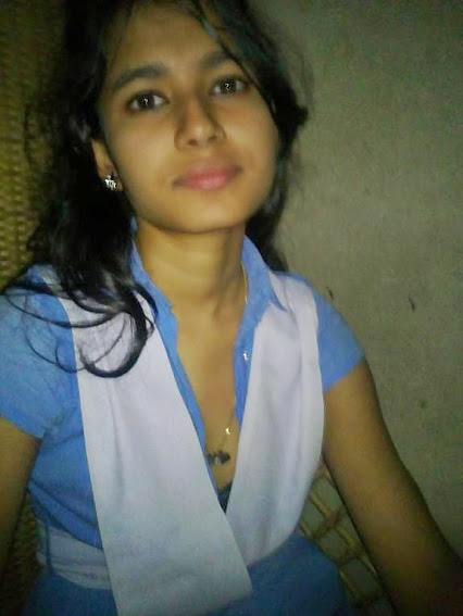Hot Desi Young School Girl In Bra and skirt