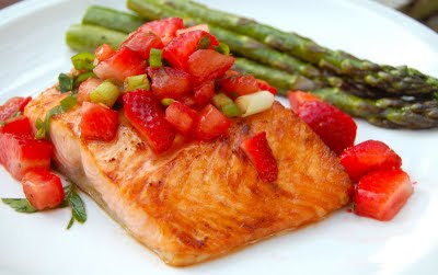 Chef Mommy: Salmon with Strawberry Salsa
