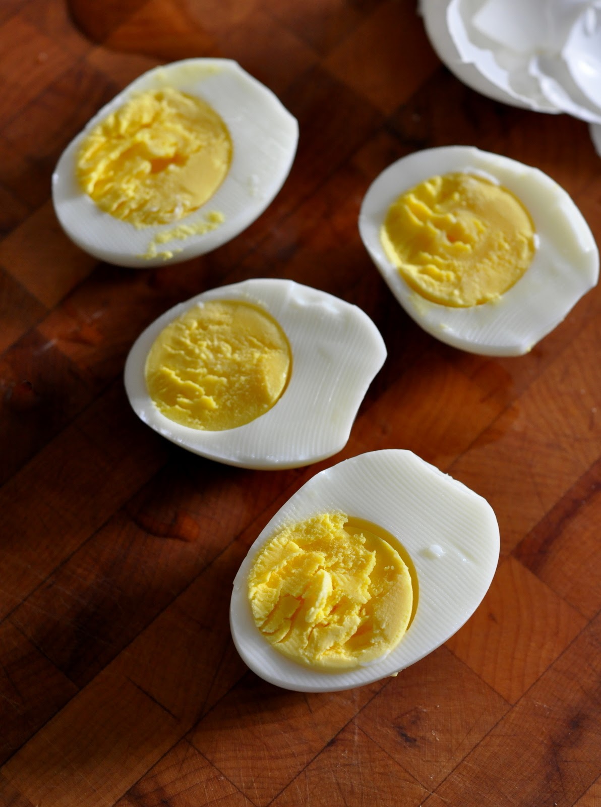Hard-Boiled-Eggs-tasteasyougo.com
