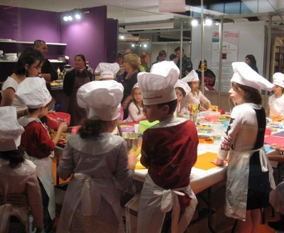[000-1-enfants-cooking-at-Salon-Cuisinez.jpg]
