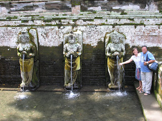 Templo Manantial del Agua Sagrada, Pura Tirtha Emplul,Bali, Indonesia, vuelta al mundo, round the world, La vuelta al mundo de Asun y Ricardo 