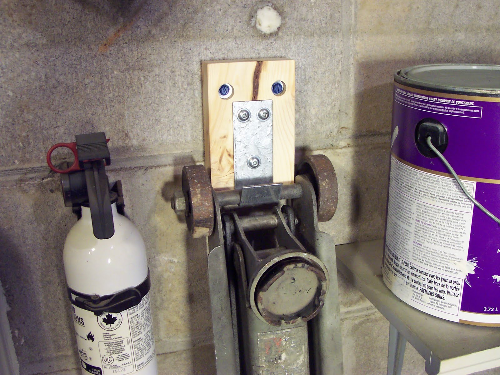 Rouge River Workshop: A Floor Jack Hanger