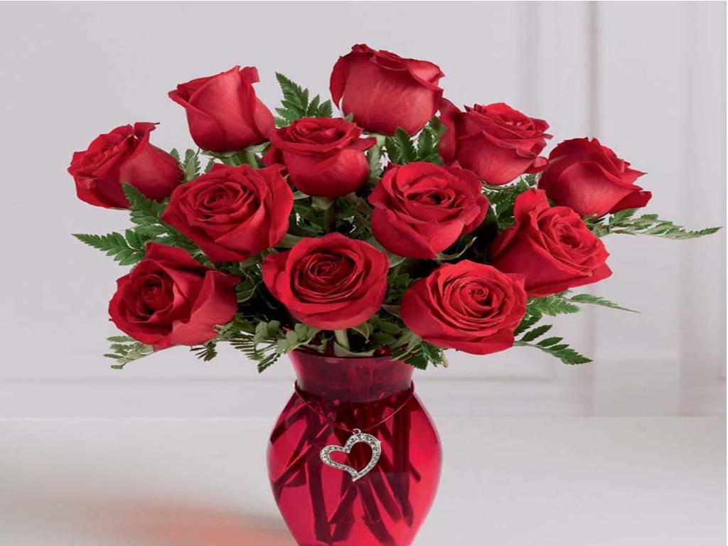 Red+Roses+in+Vase.jpg