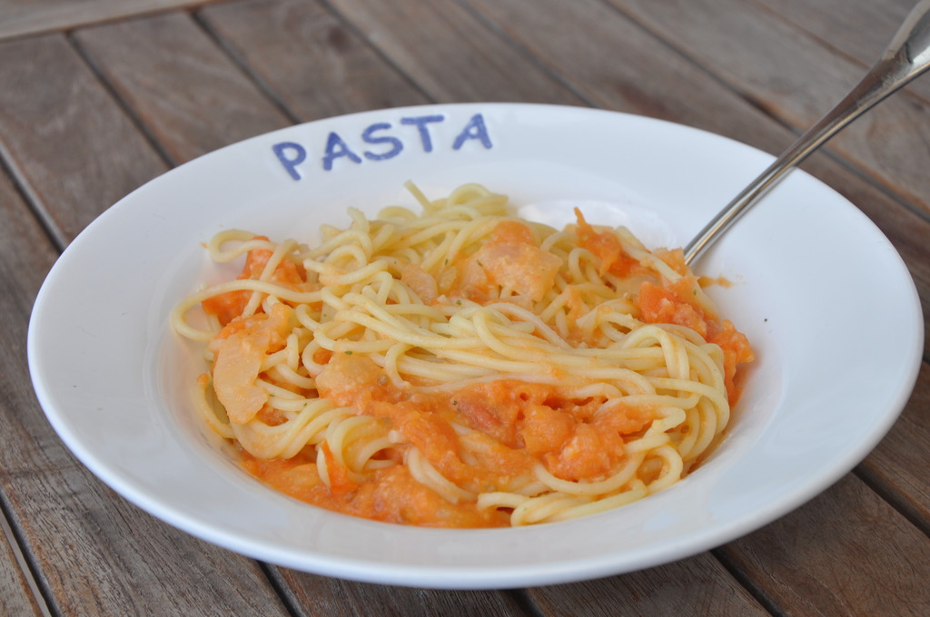 Géraldine en cuisine Pâtes à la sauce tomates mozarella