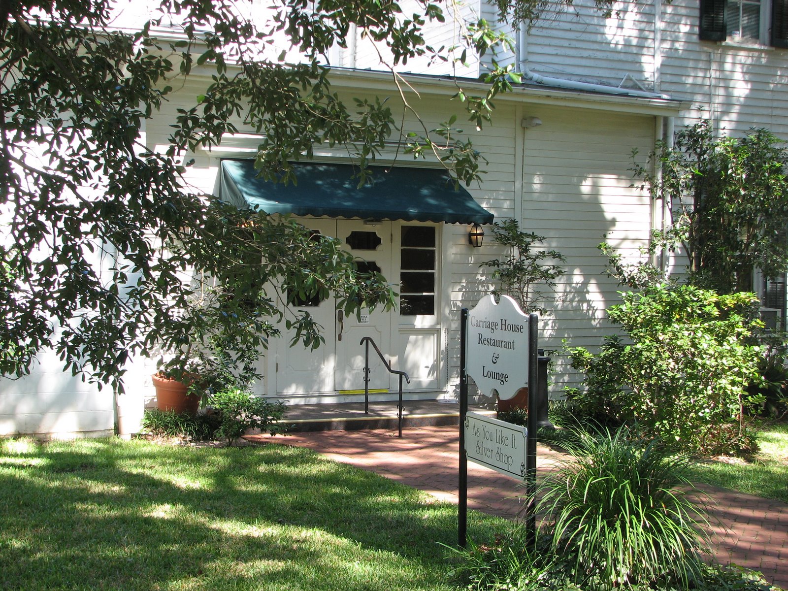 [carriage+house+sign.JPG]