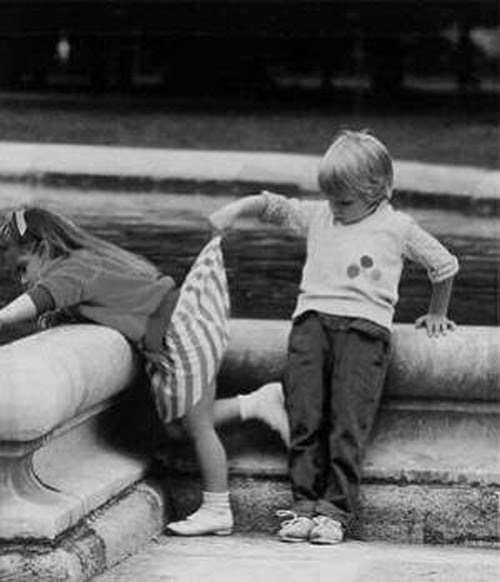 Basta sexismo: Mirar debajo de de las chicas...