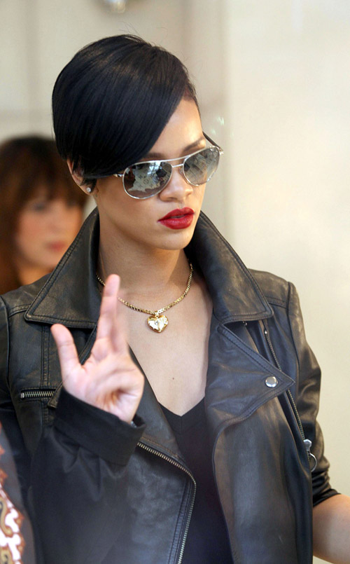 hairstyle pictures for 2008. Rihanna hairstyles