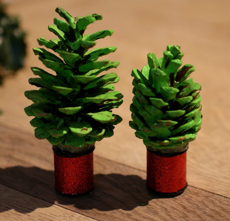 Want Pinecone Crafts? Here's How to Make Cute Pinecone Lids for Jars