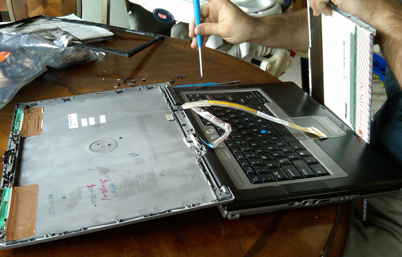 [laptop-being-fixed2.jpg]
