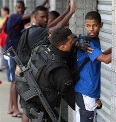 mientras en Rio miles de policías y militares limpian de narcos las favelas