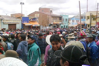 primero mineros y luego originarios saquean y roban en almancenes de Llallagua, Potosí