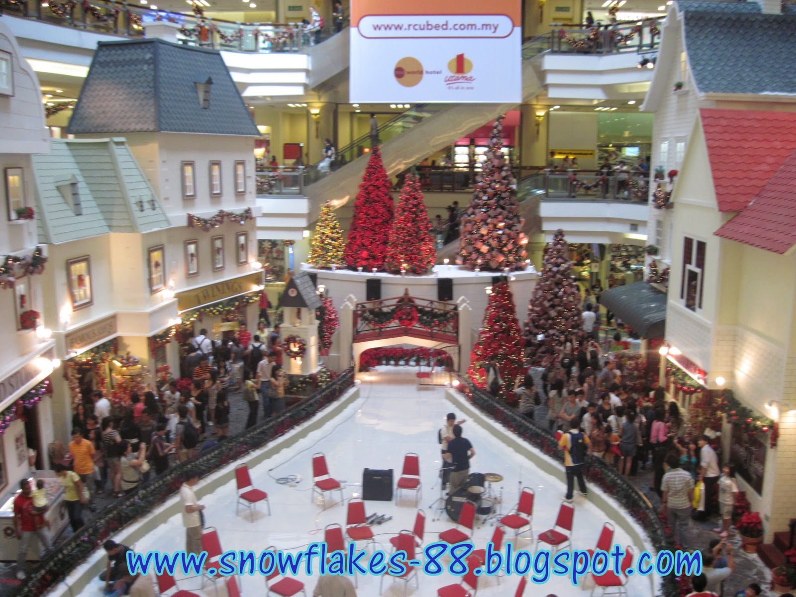  BEYOND... Christmas Deco 1 Utama
