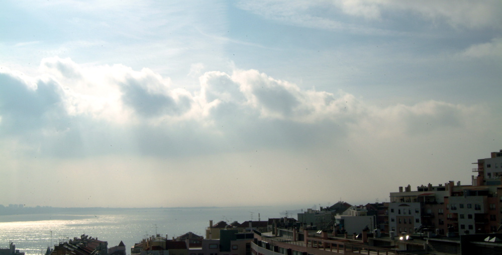 [a+nuvem+Lisboa.jpg]