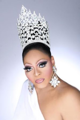 Drag Showcase: Diva of the Week - Whitney Paige