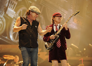 ThaiRockerzone: ผ่าสมอง Angus Young AC/DC ไอ้หนูขาสั้น เมทัลพันธุ์แท้อมตะ