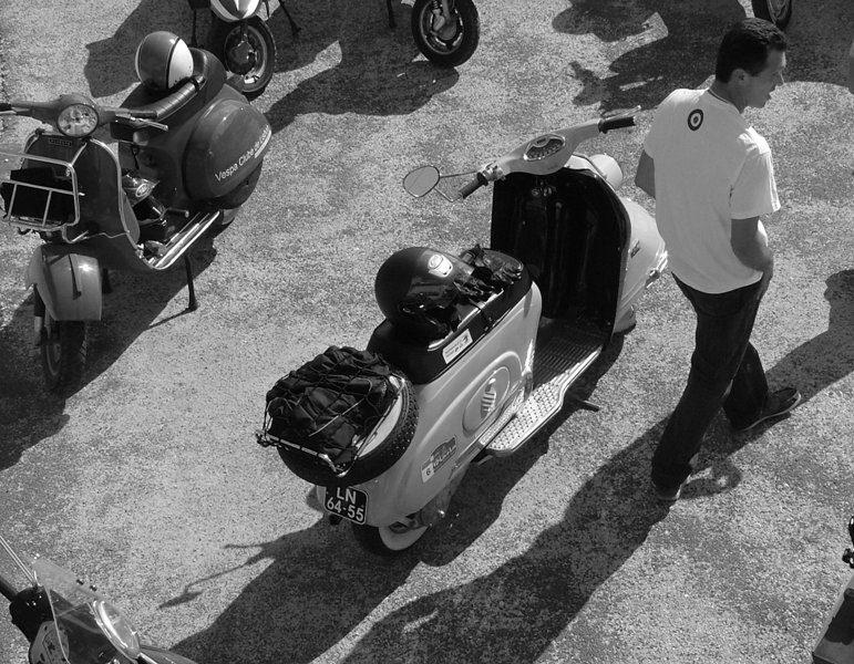 [Heinkel+Scooter&Rui.JPG]