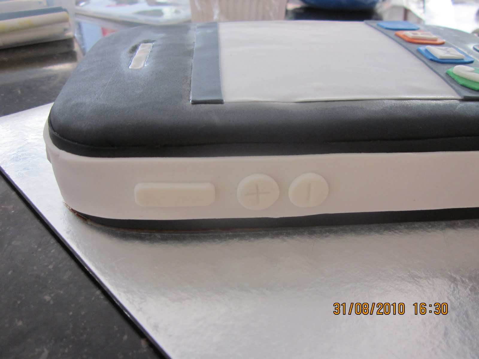 Celebrate with Cake!: iPhone Cake