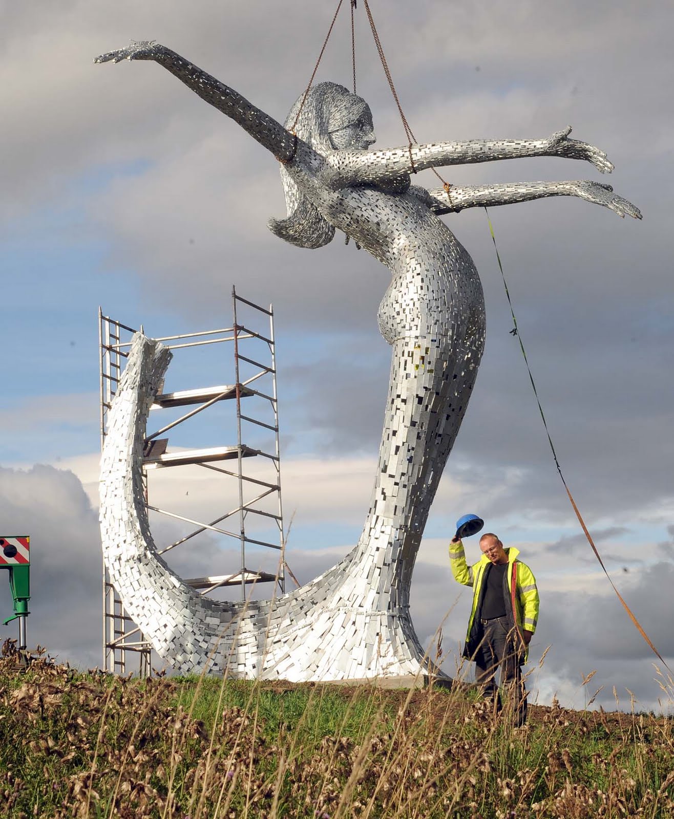Arria Amazing 10 Meter High Sculpture for Cumbernauld Unveiled
