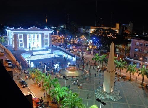 [Praça+na+frente+do+palácio.jpg]