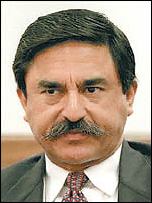 [MAXIMUM+MANUEL.jpg]