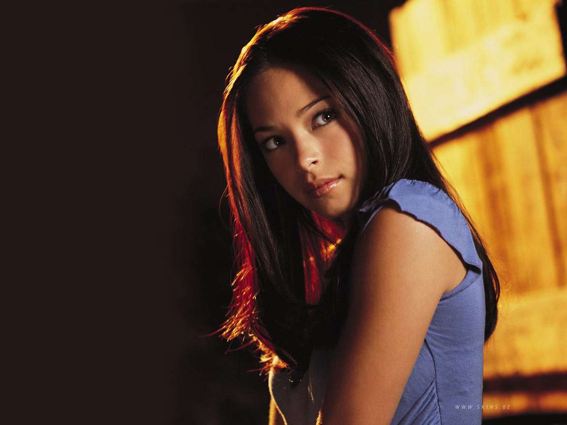 [kristin-kreuk-004.jpg]