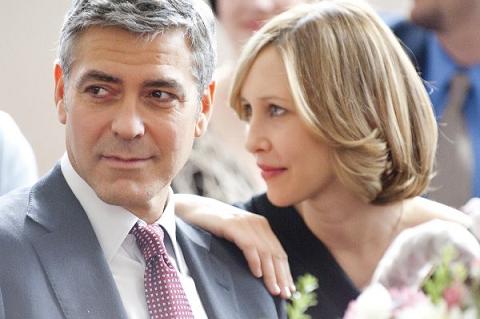 [amor-sem-escalas-george-clooney-vera-farmiga.jpg]