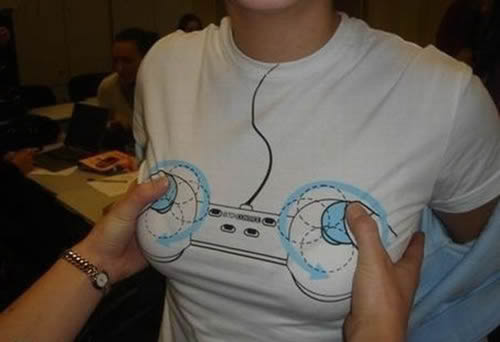 [camiseta-joystick-peitos.jpg]