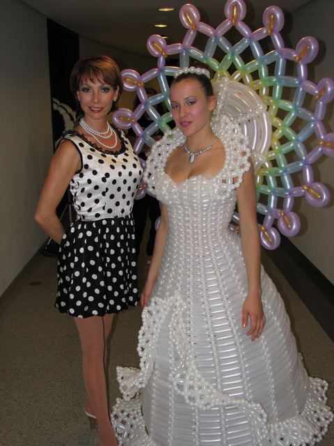 [balloon_dresses_04.jpg]