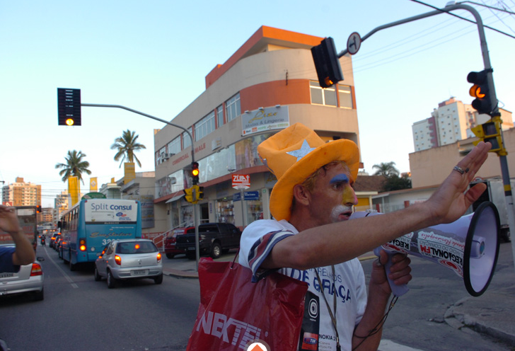 [palhaco_transito_florianopolis4.PNG]