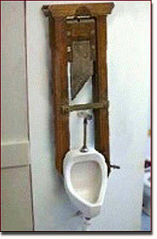 [Strange_Toilets_13.jpg]