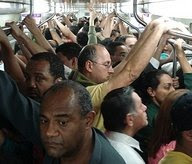 multidão no metrô