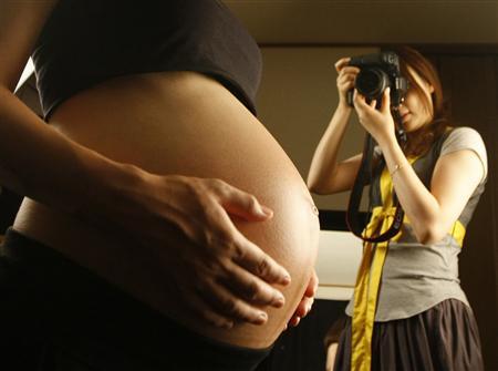 [pregnant-japanese-mother4.jpg]