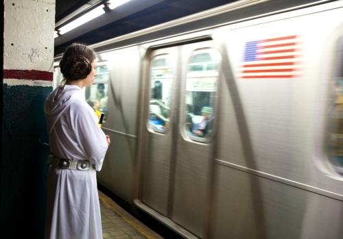 star wars no metrô princesa leia darth vader stormtroopers improv everywhere