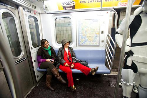 star wars no metrô princesa leia darth vader stormtroopers improv everywhere