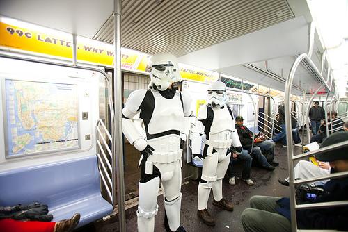 star wars no metrô princesa leia darth vader stormtroopers improv everywhere
