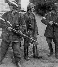 Żołnierze "Batalionu Zośka" na Woli, w środku Juliusz Bogdan Deczkowski