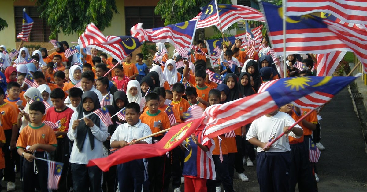 Teks Ucapan Sambutan Hari Kemerdekaan Peringkat Sekolah : Hari ini kita
