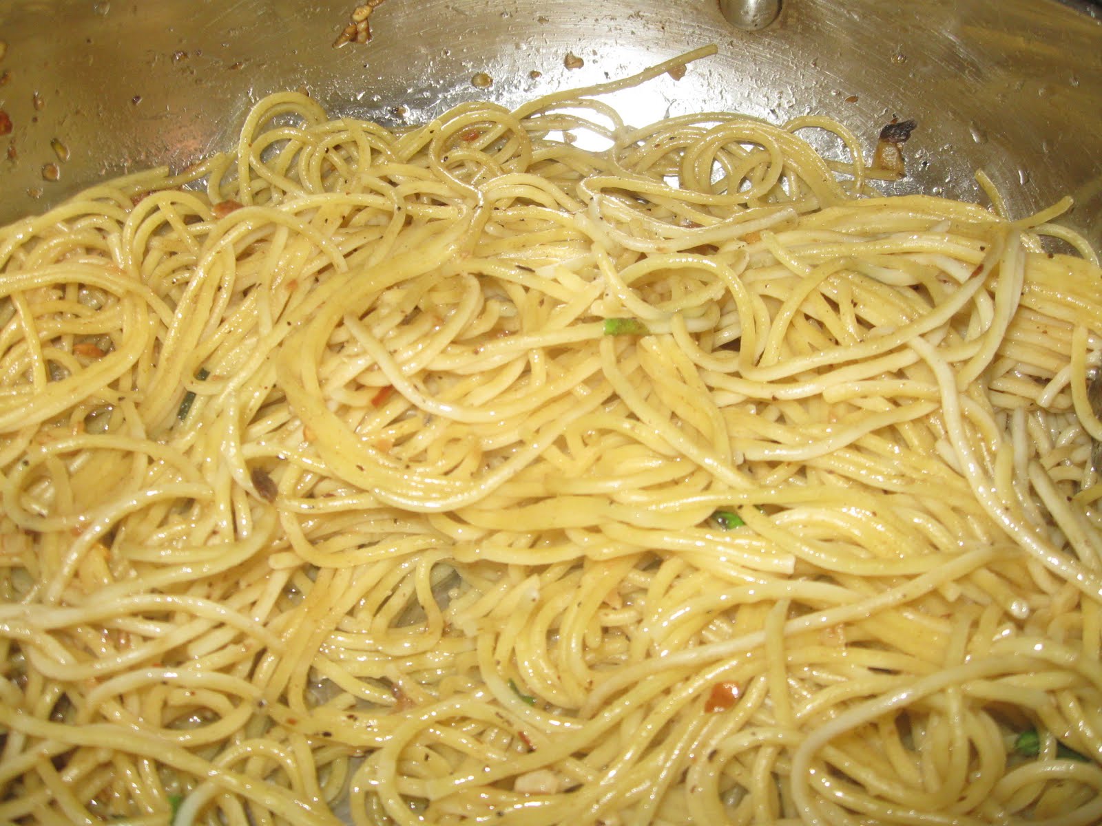 Darcy&amp;#39;s Kitchen Kapers: Spaghetti con Aglio e Olio