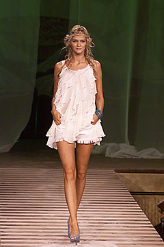 [jean+paul+gaultier+-+spring+2000+-+100019744.jpg]