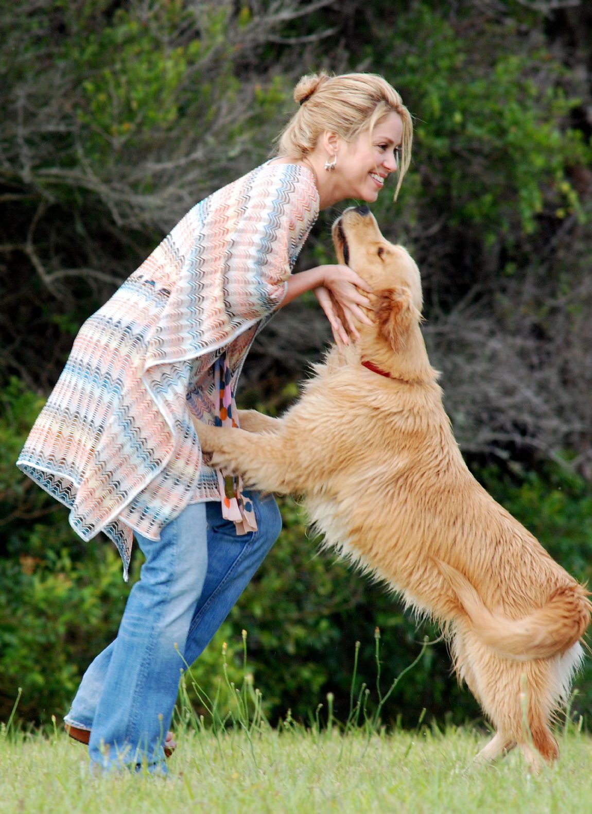 [shakira+-+rs12950488389452.jpg]