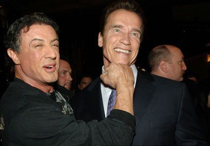 silvestre-stallone-dando-um-soco-no-arnold-schwarzenegger.jpg