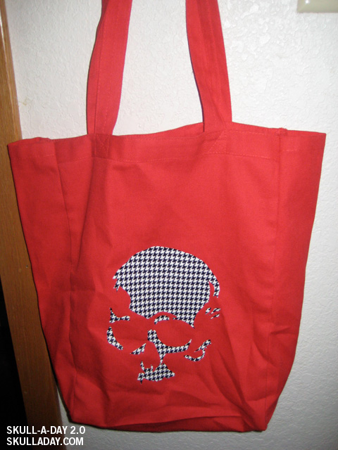 [skulltote.jpg]