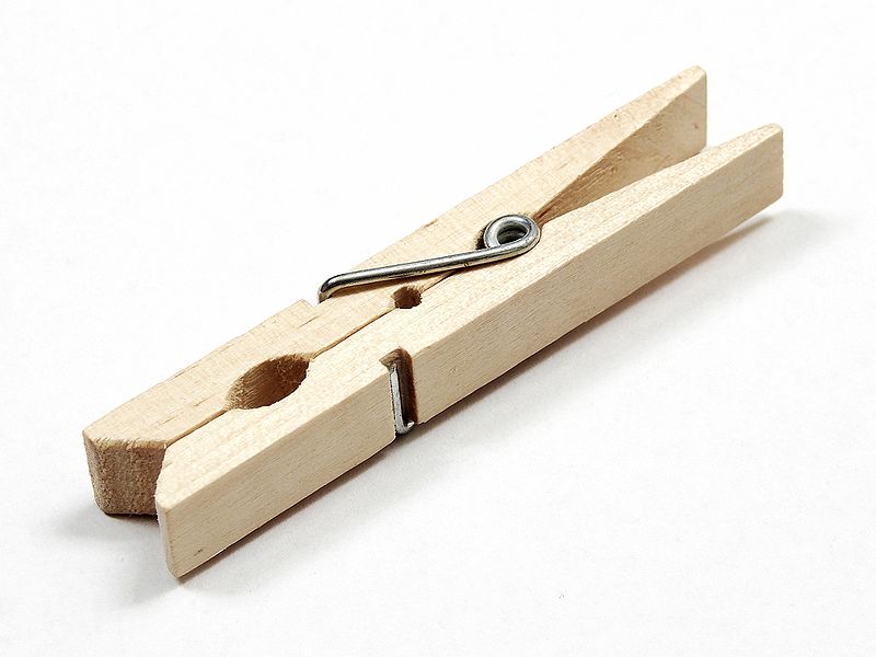 800px-Clothespin-2459e.jpg