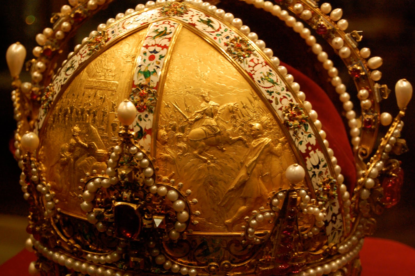 скипетр и держава ивана грозного. корона скипетр держава романовых. головной убор монархической власти. корона великобританского короля. большая императорская корона российской империи.