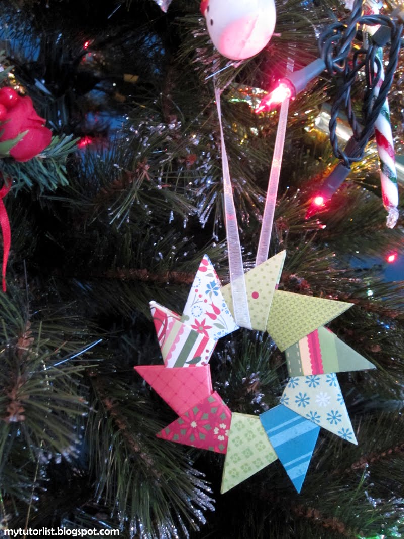 [christmas_tree_with_origami_wreath.jpg]