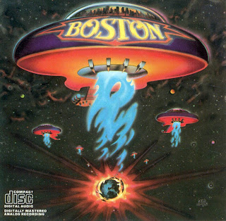 caratula frontal, Boston 1976, disco debut, portada de Roy Huyssen, ovni