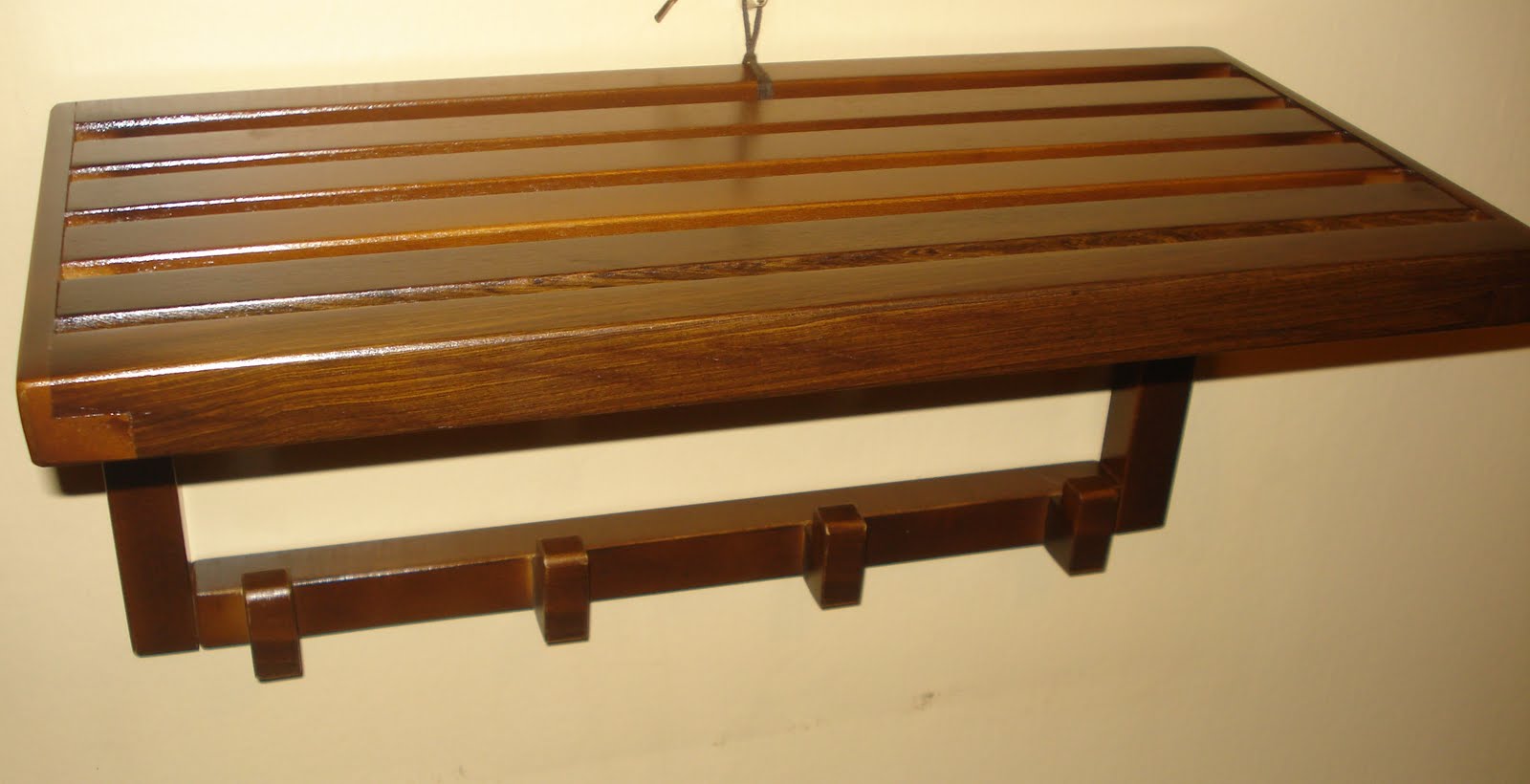 La Morera: PERCHERO CON ESTANTE