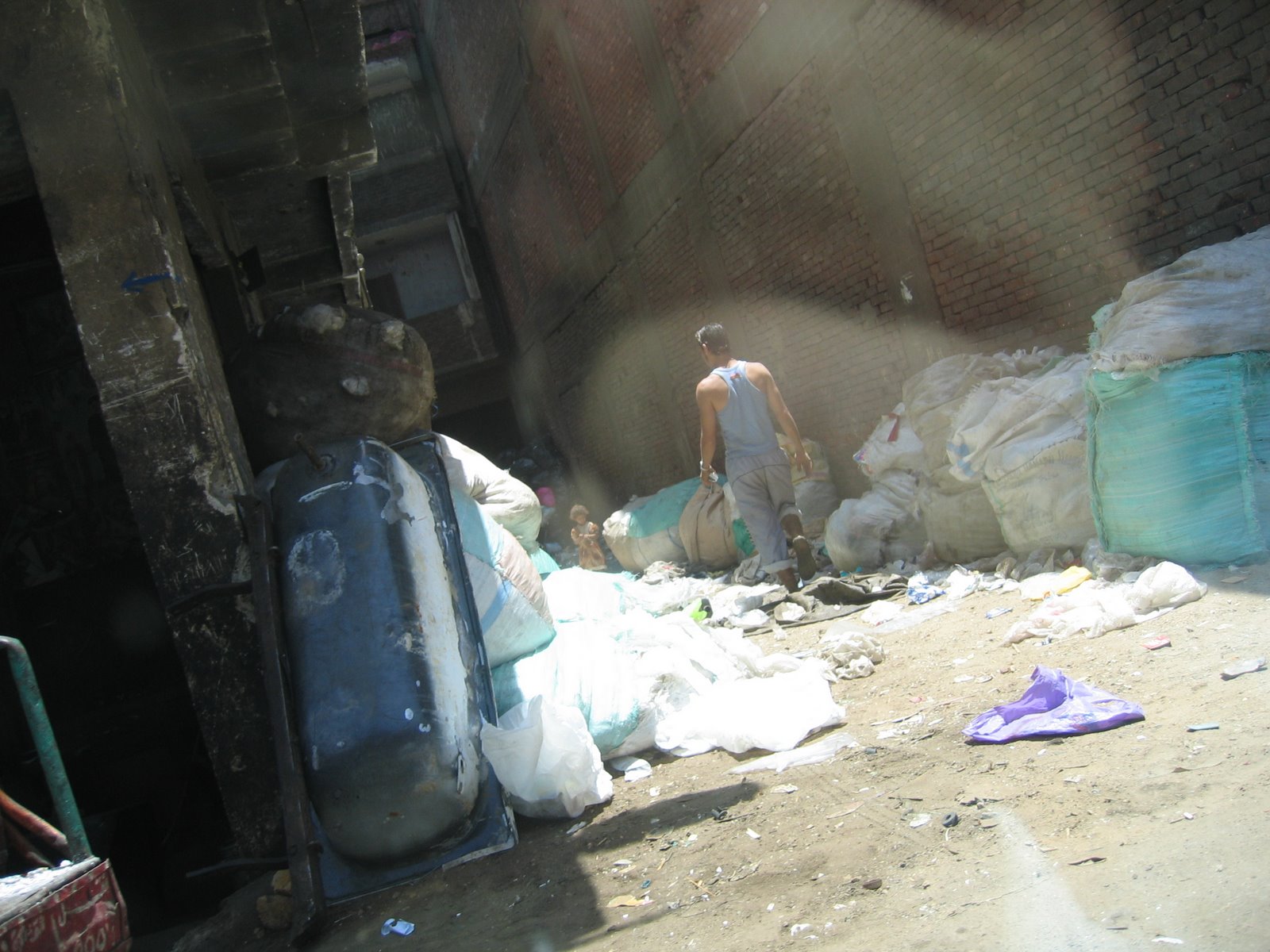 [Garbage+City+-+003.JPG]
