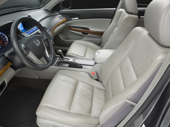 Luxury Honda Accord 2011